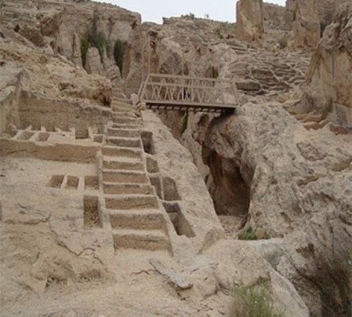 Скальный могильник Сирафа