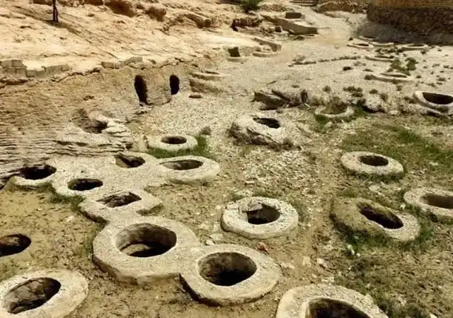 Скальный могильник Сирафа